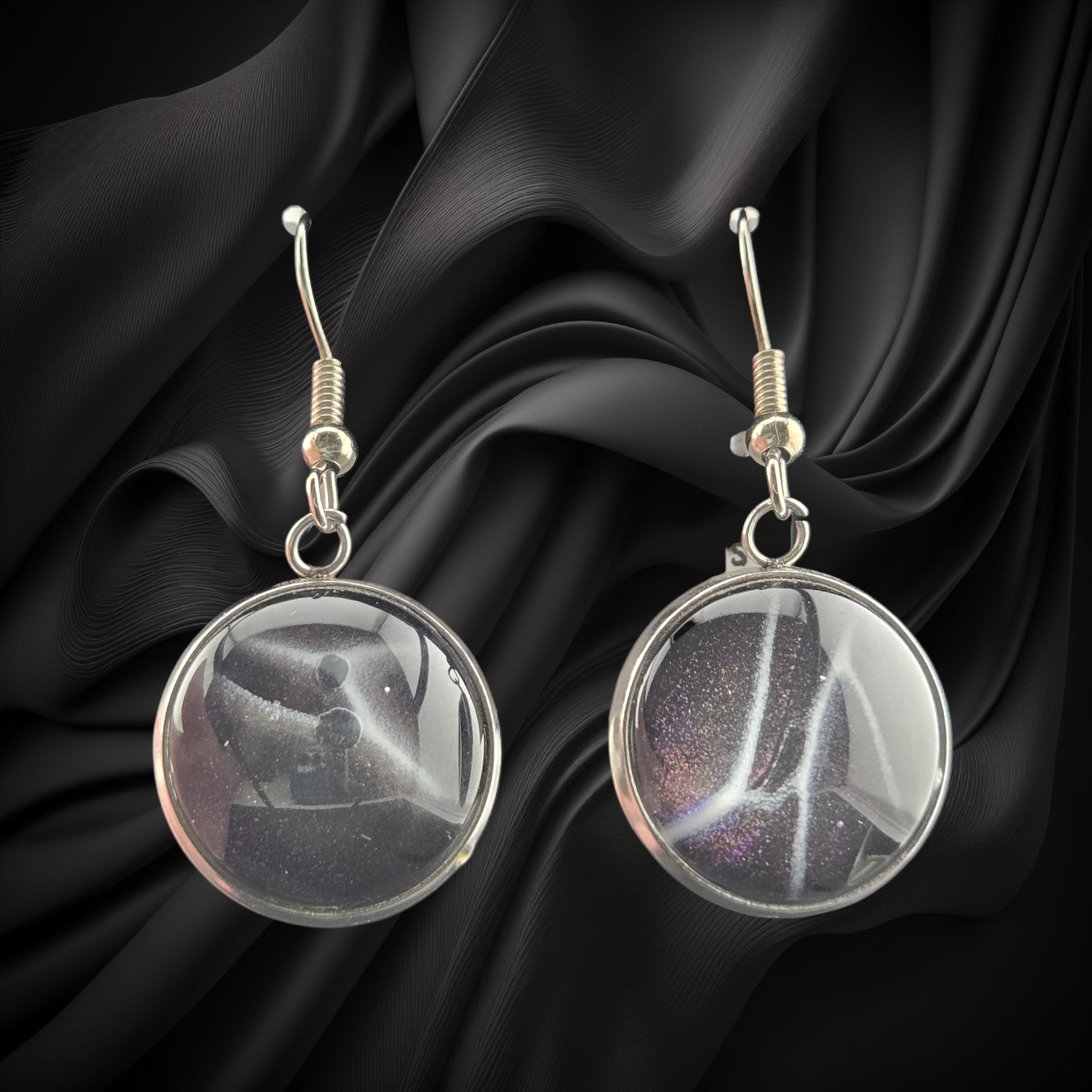 Dark Plum Crackle Glass Hanging Earrings – 15mm